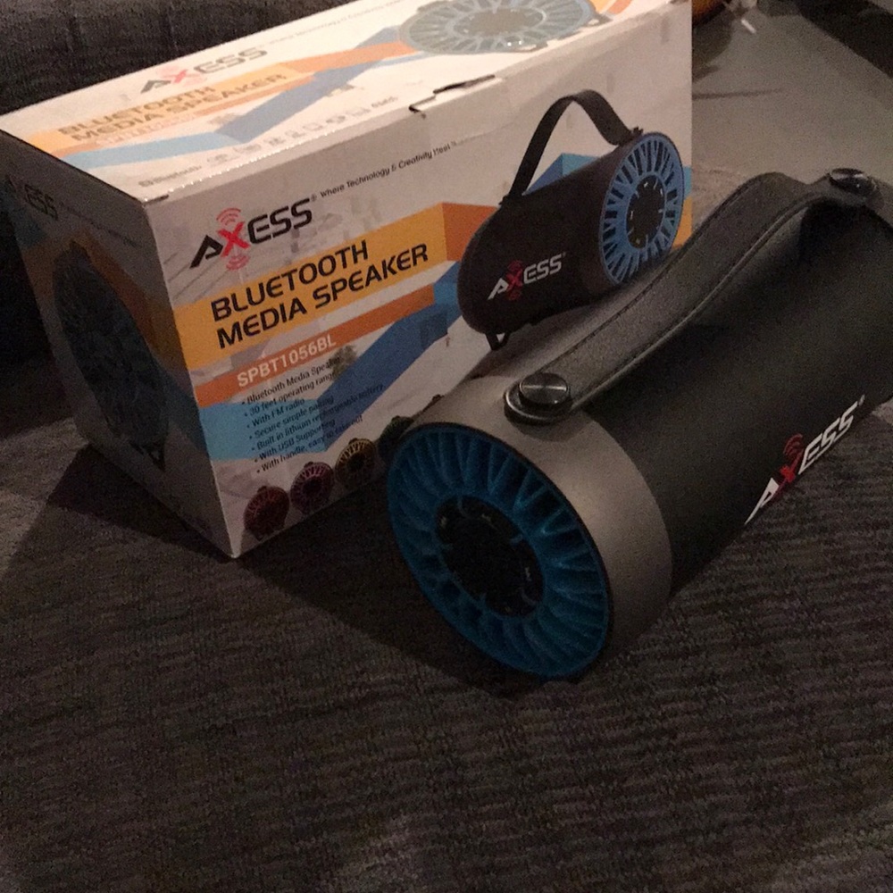 Axcess Bluetooth speaker works great used one time